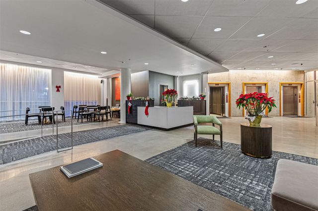 221 E College Street 708, Iowa City, IA 52240