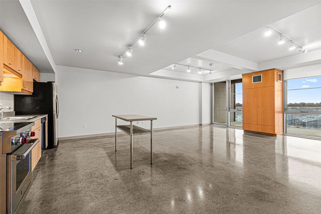 221 E College Street 708, Iowa City, IA 52240