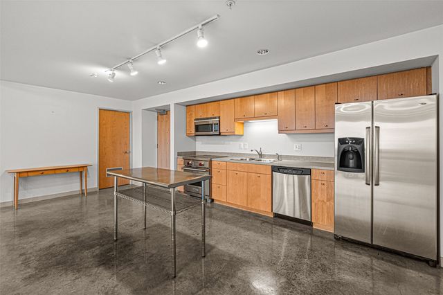 221 E College Street 708, Iowa City, IA 52240