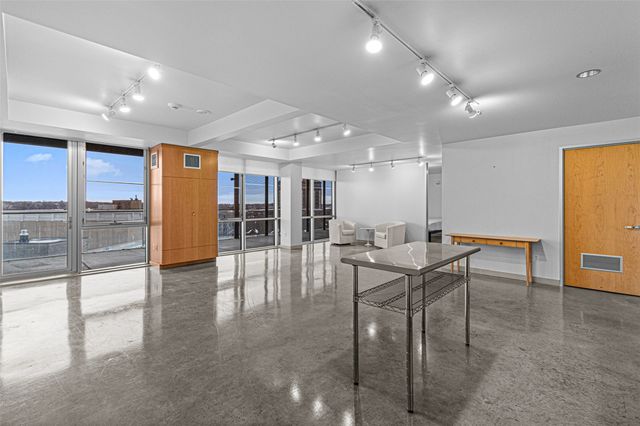 221 E College Street 708, Iowa City, IA 52240