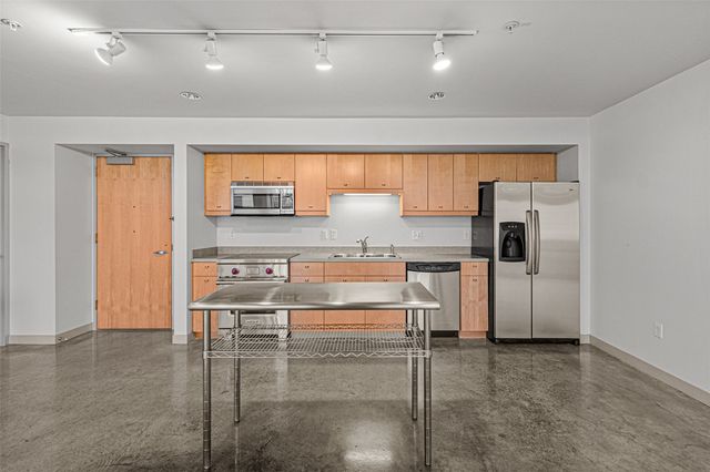 221 E College Street 708, Iowa City, IA 52240