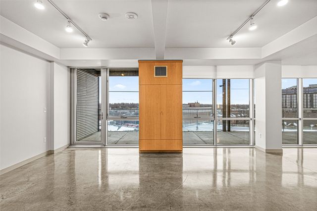 221 E College Street 708, Iowa City, IA 52240