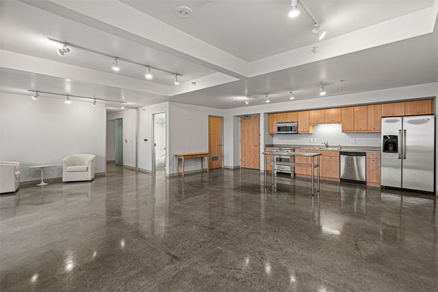 221 E College Street 708, Iowa City, IA 52240