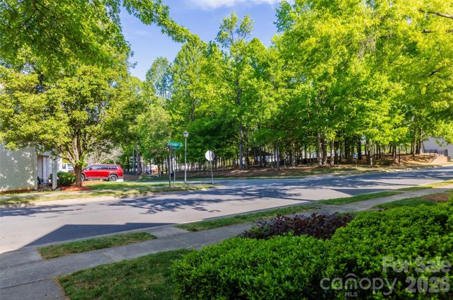 8224 Shinkansen Drive, Charlotte, NC 28213