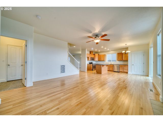 52036 Se ICENOGLE Loop, Scappoose, OR 97056