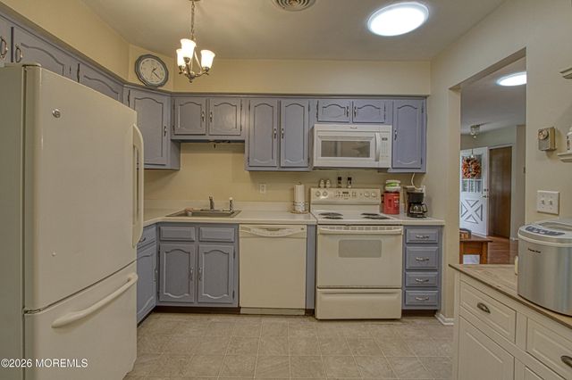 10 Milford Avenue 52, Whiting, NJ 08759