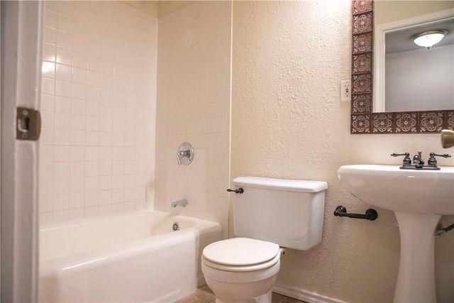 1325 Smilax Avenue, Fort Worth, TX 76111