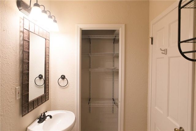 1325 Smilax Avenue, Fort Worth, TX 76111