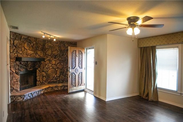 1325 Smilax Avenue, Fort Worth, TX 76111