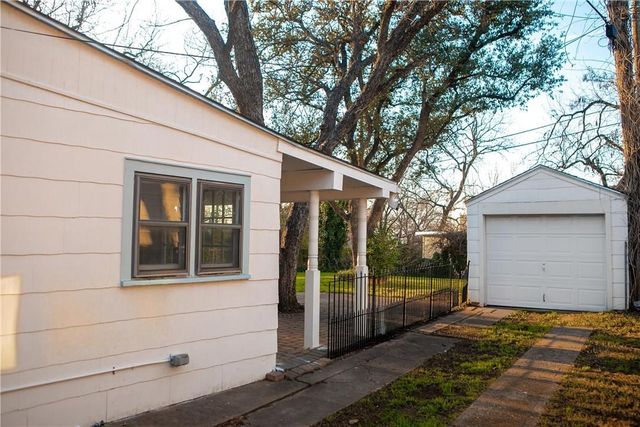 1325 Smilax Avenue, Fort Worth, TX 76111