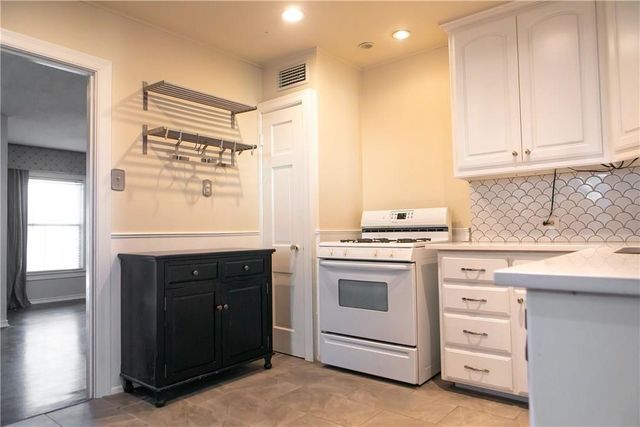 1325 Smilax Avenue, Fort Worth, TX 76111