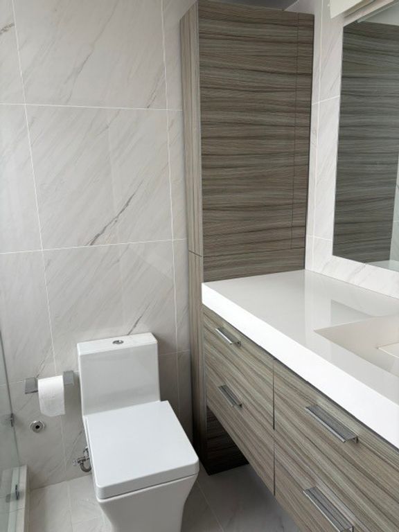 Image 12 of property listing at 3110 N SHERIDAN Road 1408, Chicago, IL 60657