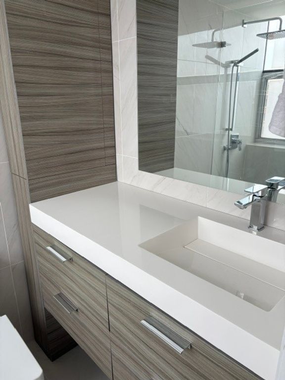 Image 13 of property listing at 3110 N SHERIDAN Road 1408, Chicago, IL 60657