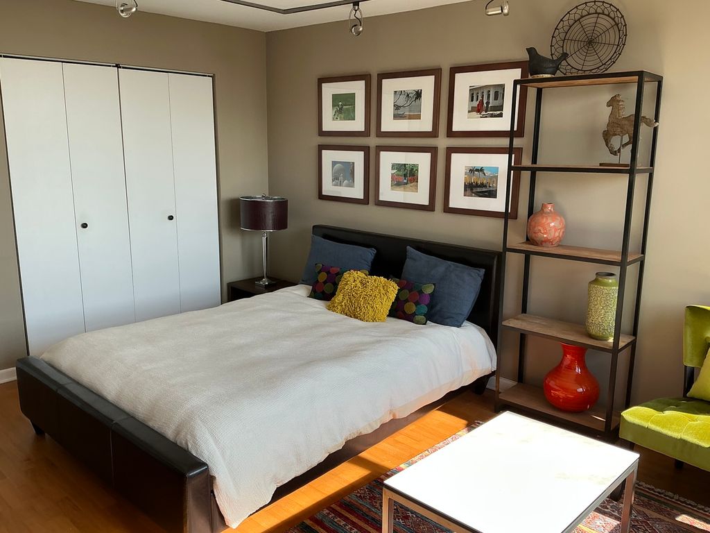Image 3 of property listing at 3110 N SHERIDAN Road 1408, Chicago, IL 60657