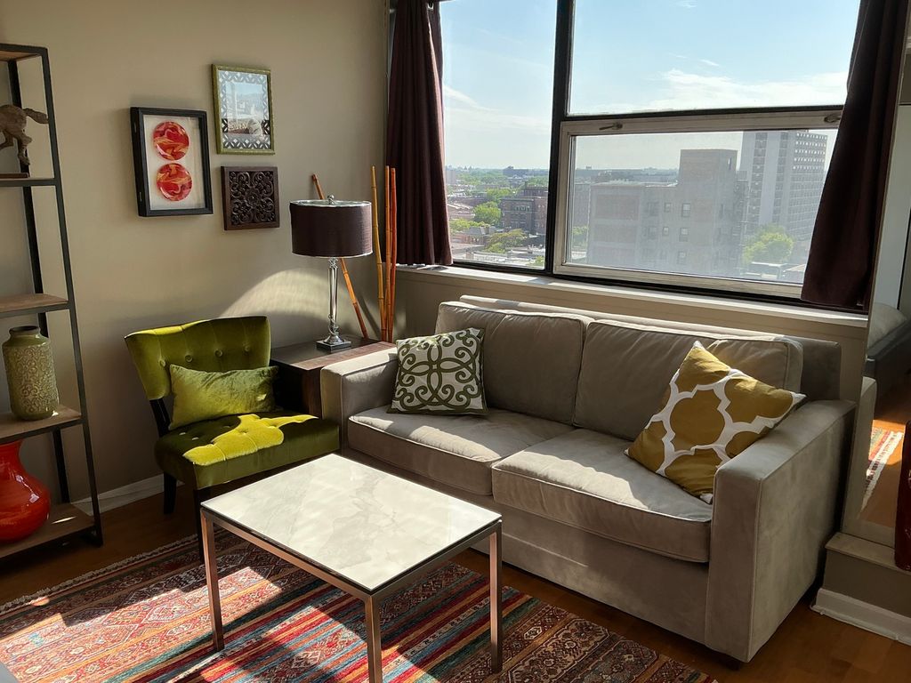 Image 4 of property listing at 3110 N SHERIDAN Road 1408, Chicago, IL 60657