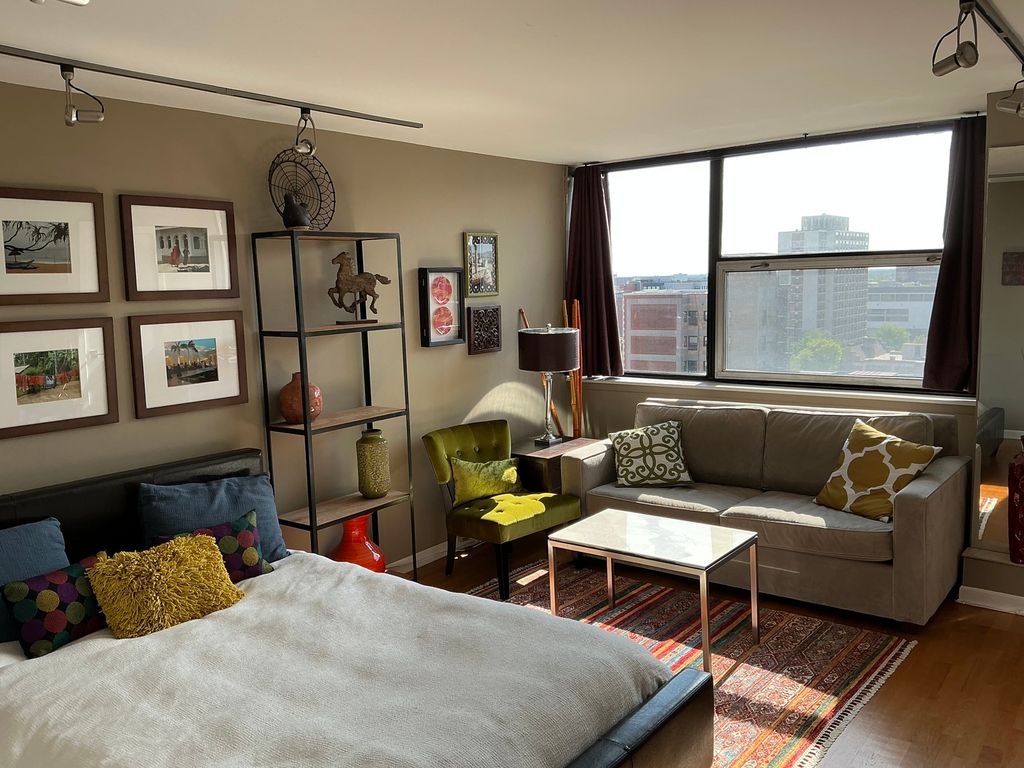 Image 9 of property listing at 3110 N SHERIDAN Road 1408, Chicago, IL 60657