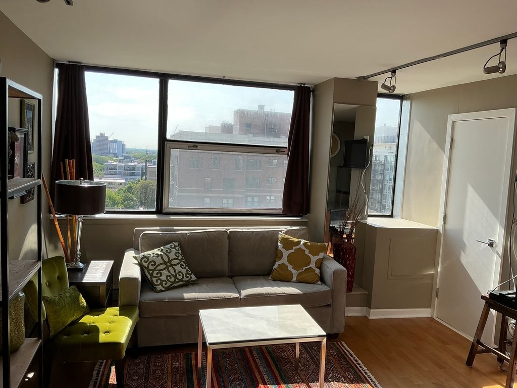 Image 10 of property listing at 3110 N SHERIDAN Road 1408, Chicago, IL 60657