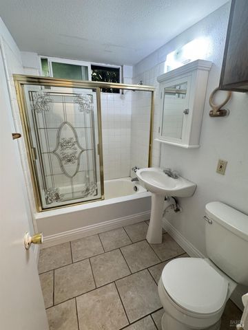 4940 Spruce St, Clearlake, CA 95422