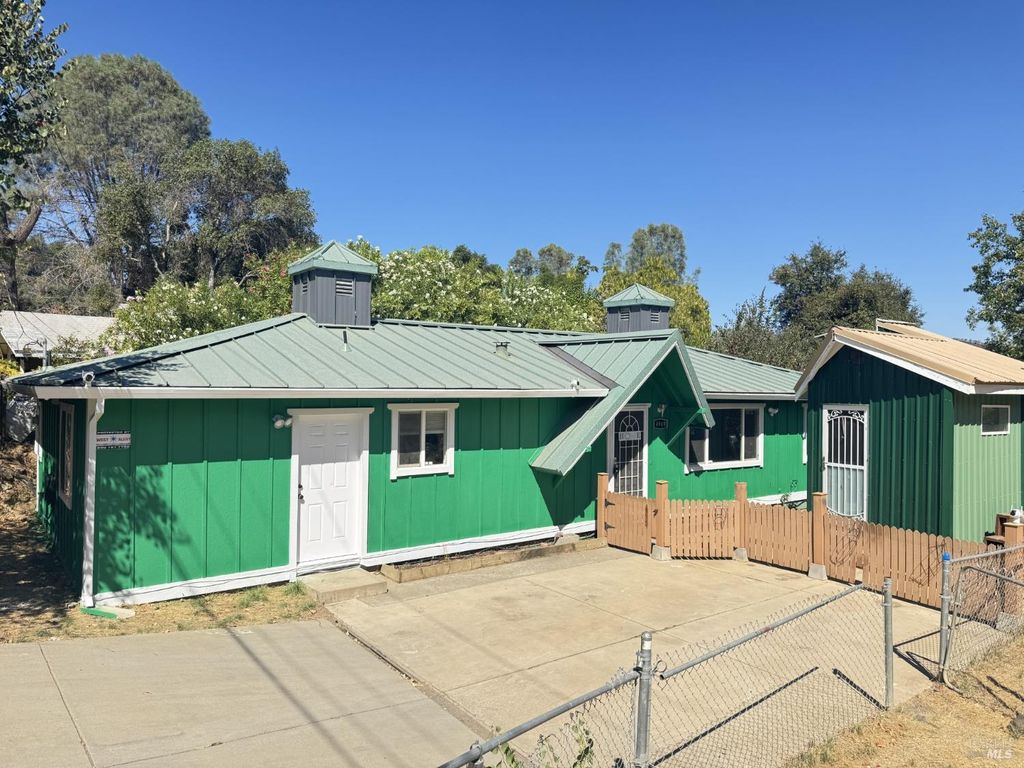 4940 Spruce St, Clearlake, CA 95422
