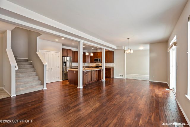 1007 Northpointe Bluff Drive, Anchorage, AK 99501