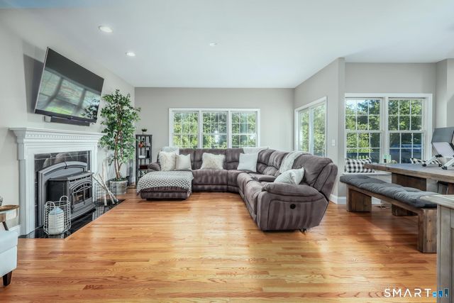 21 Heritage Drive, New Milford, CT 06776