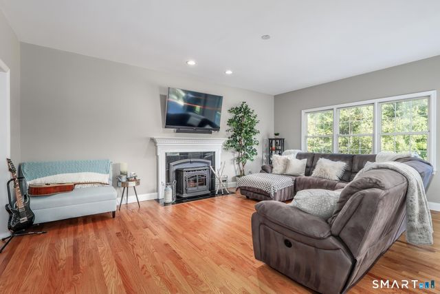 21 Heritage Drive, New Milford, CT 06776