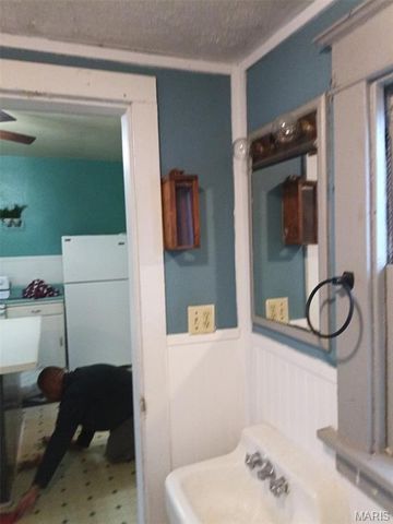 617 N Easton Street, Staunton, IL 62088