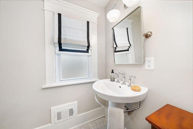 151 W Lincoln Avenue, Delaware, OH 43015