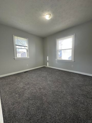 1633 N Sweetbriar Lane 1633 N Sweetbriar Lane, Springfield, OH 45505