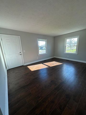 1633 N Sweetbriar Lane 1633 N Sweetbriar Lane, Springfield, OH 45505