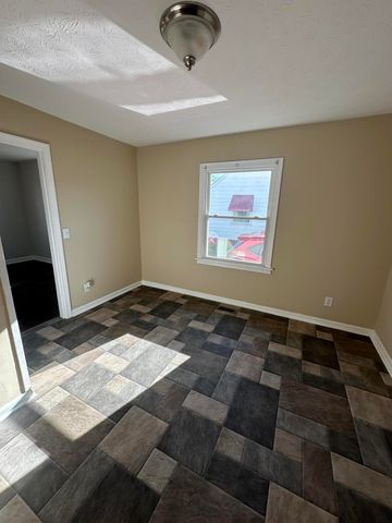 1633 N Sweetbriar Lane 1633 N Sweetbriar Lane, Springfield, OH 45505