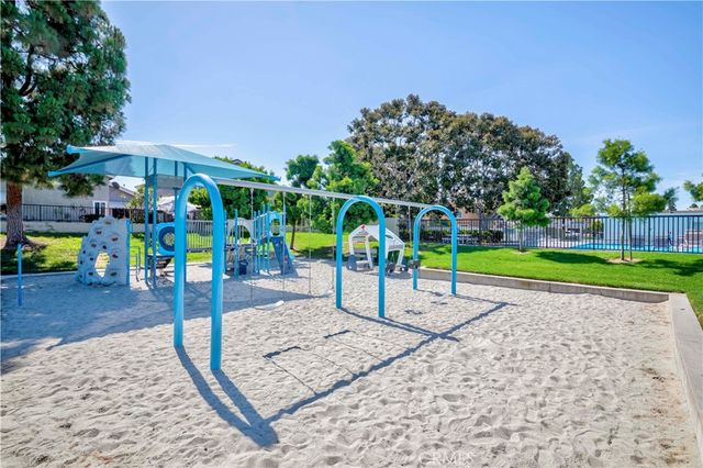 49 Meadowgrass, Irvine, CA 92604