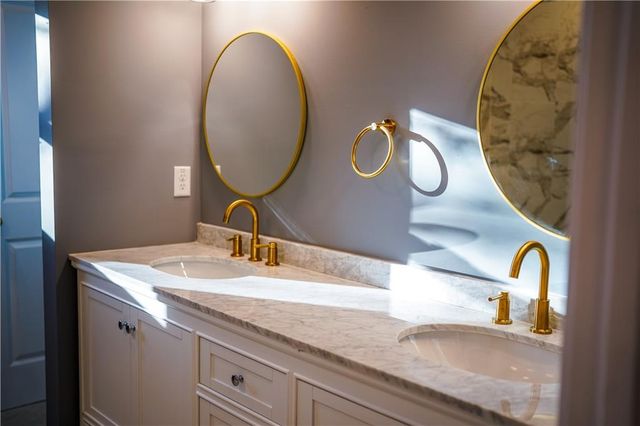 7412 N Strathbury Avenue, Kansas City, MO 64151