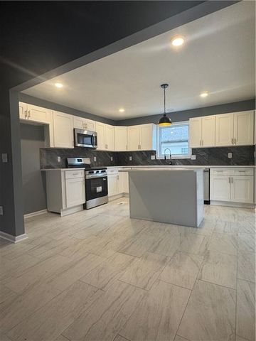 7412 N Strathbury Avenue, Kansas City, MO 64151