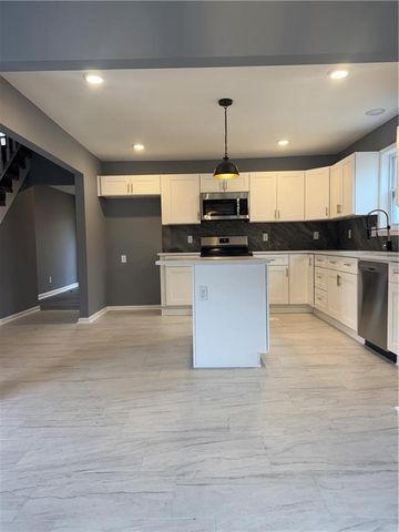 7412 N Strathbury Avenue, Kansas City, MO 64151