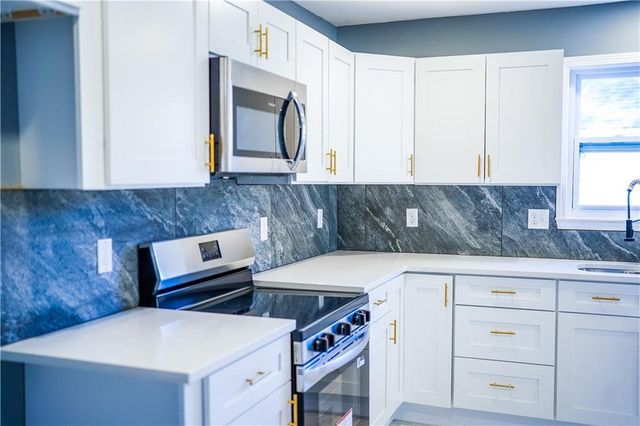 7412 N Strathbury Avenue, Kansas City, MO 64151