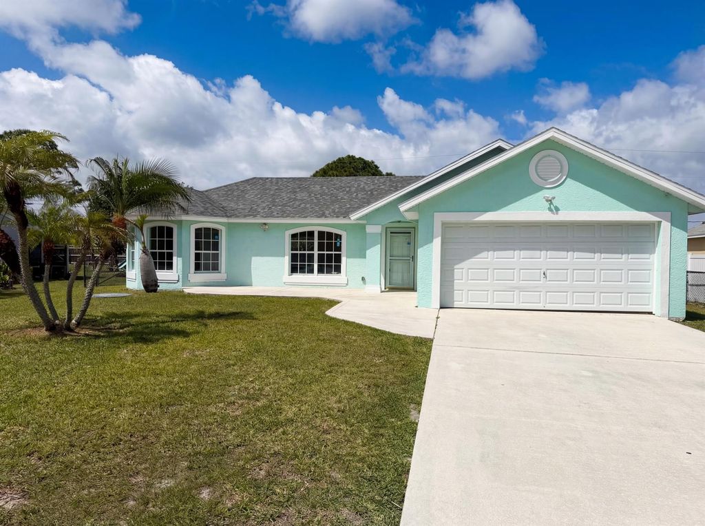 2332 SE Berkshire Boulevard, Port Saint Lucie, FL 34952