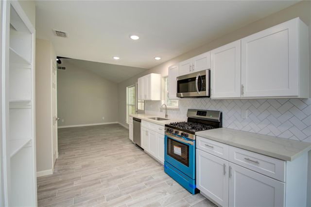 7902 La Roche Lane, Houston, TX 77036