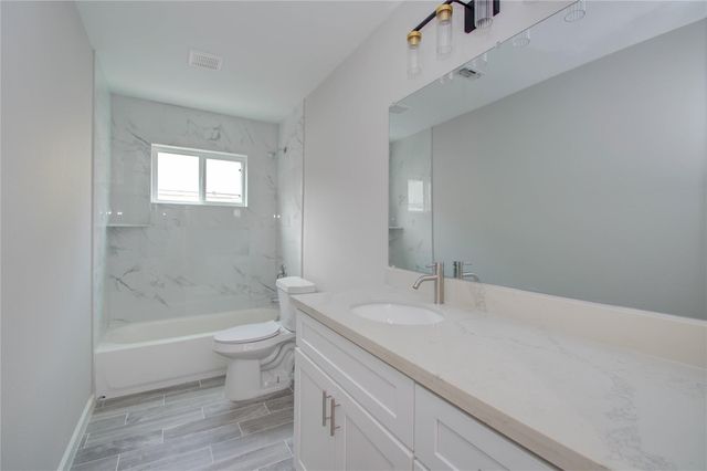 7902 La Roche Lane, Houston, TX 77036