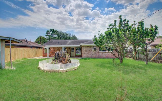 7902 La Roche Lane, Houston, TX 77036