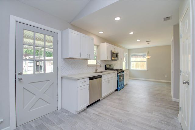 7902 La Roche Lane, Houston, TX 77036
