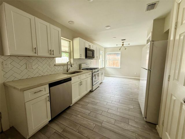 7902 La Roche Lane, Houston, TX 77036