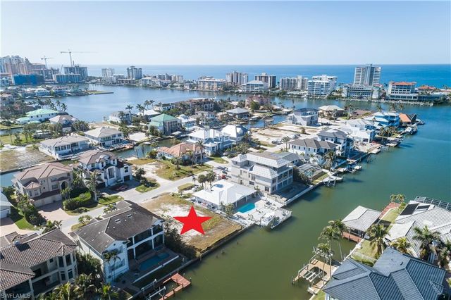 387 Trade Winds AVE, Naples, FL 34108