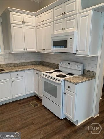 523 W 44th Street, Savannah, GA 31405