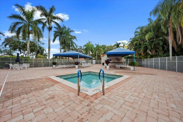 7775 Majestic Palm Dr, Boynton Beach, FL 33437