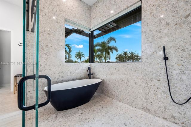 3701 NE 26th Avenue, Lighthouse Point, FL 33064