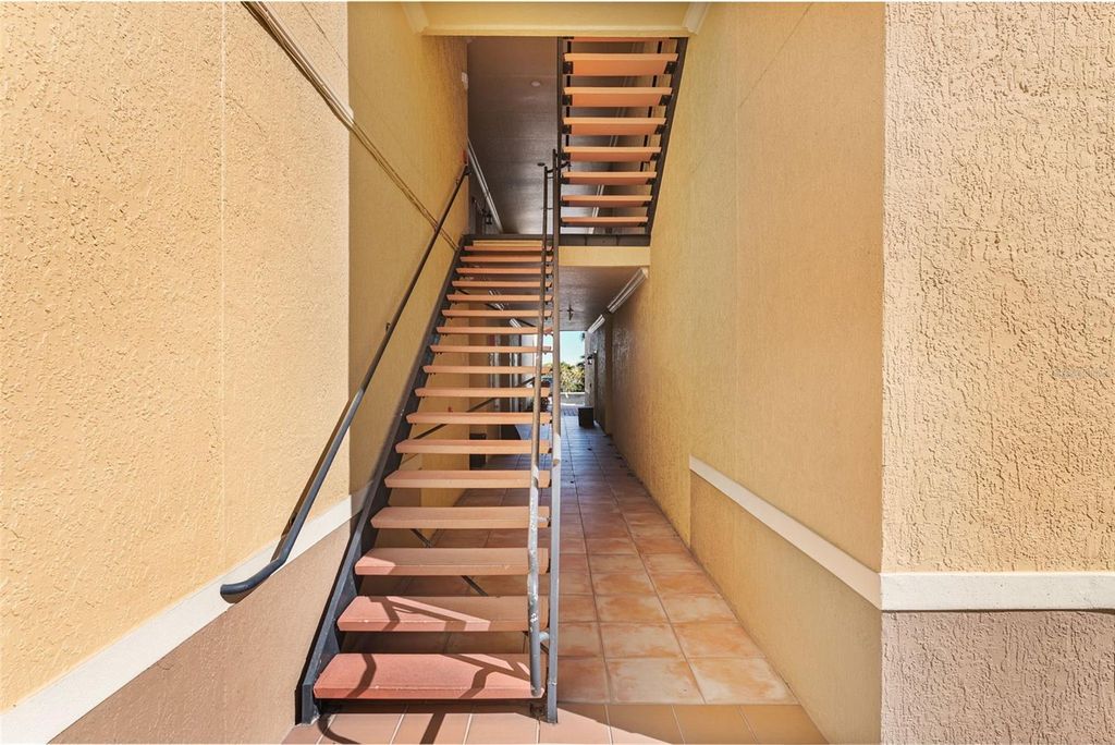 Image 11 of property listing at 4305 BAYSIDE VILLAGE DRIVE 202, Tampa, FL 33615