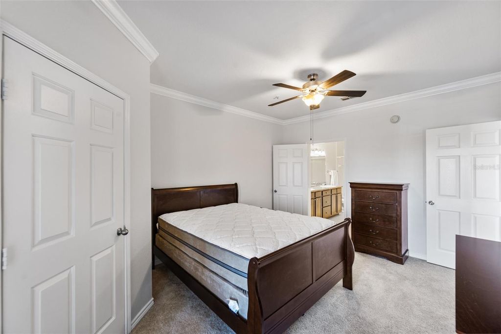 Image 36 of property listing at 4305 BAYSIDE VILLAGE DRIVE 202, Tampa, FL 33615