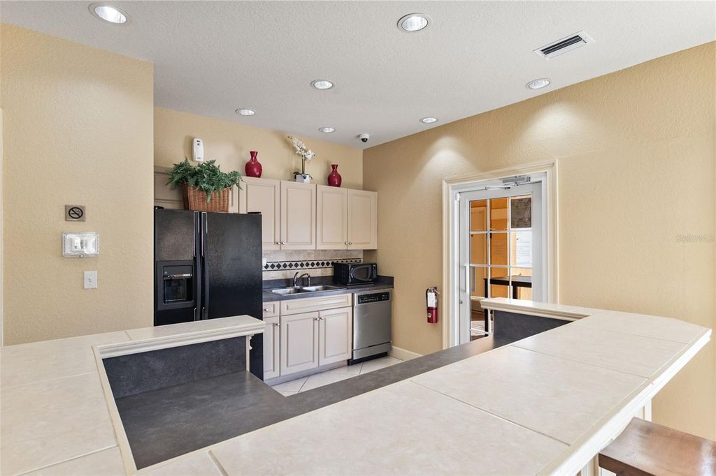 Image 51 of property listing at 4305 BAYSIDE VILLAGE DRIVE 202, Tampa, FL 33615