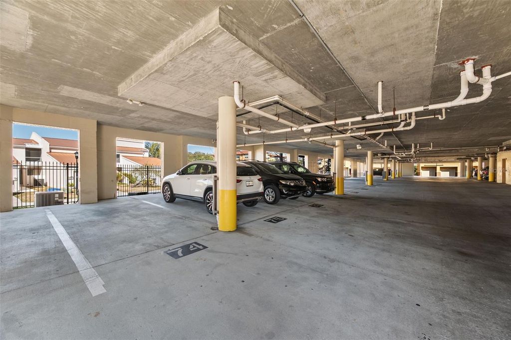 Image 10 of property listing at 4305 BAYSIDE VILLAGE DRIVE 202, Tampa, FL 33615